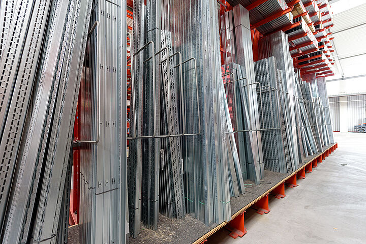 cantilever racking with vertical storage system