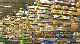 Cantilever racking systems for aluminum