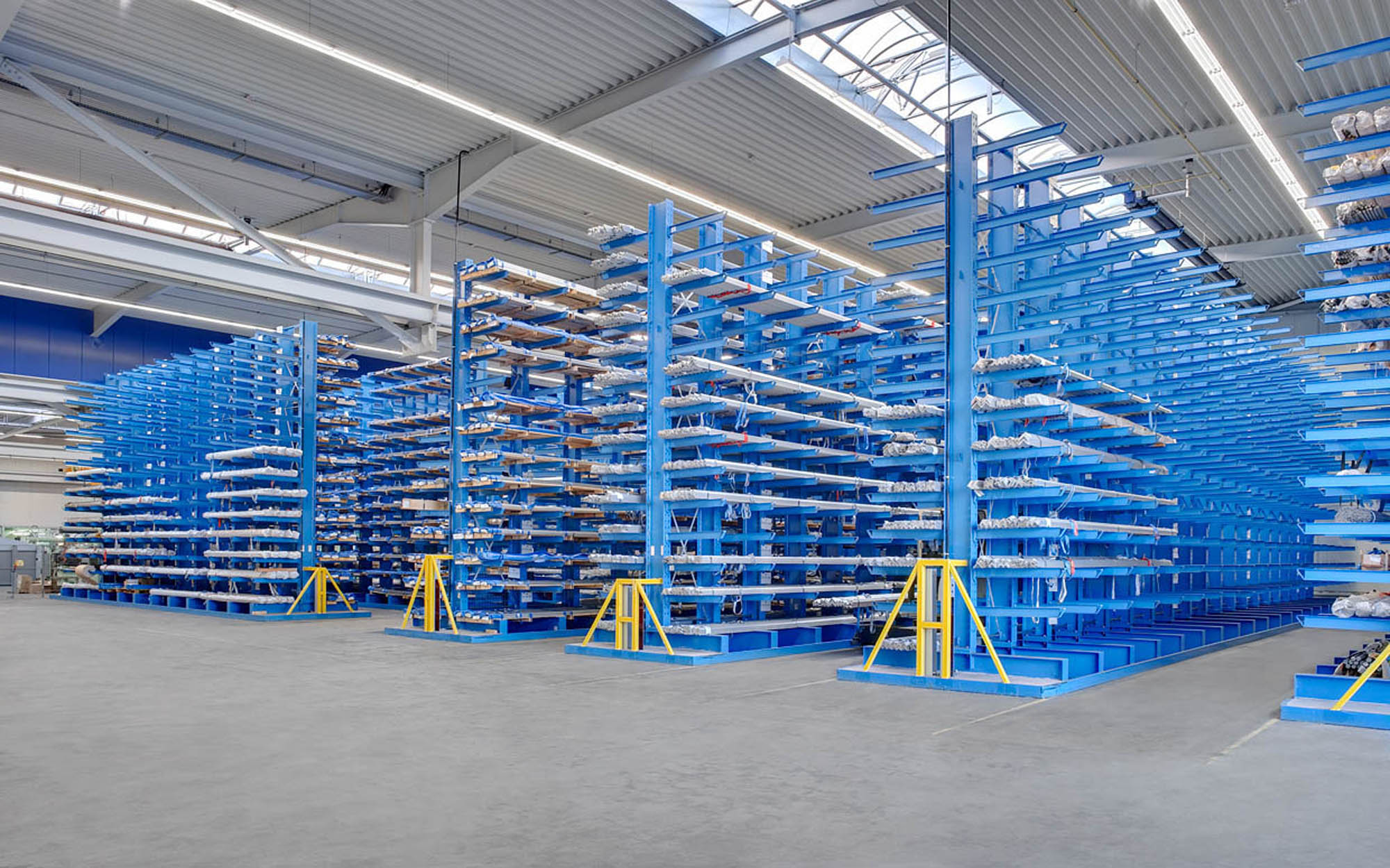 Cantilever racking system for storing steel
